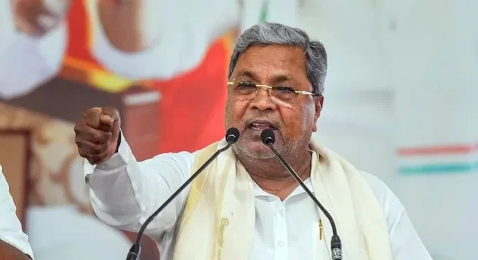 மாதவிடாய் காலத்தில் ஊதியத்துடன் விடுப்பு.. கர்நாடக அரசு!